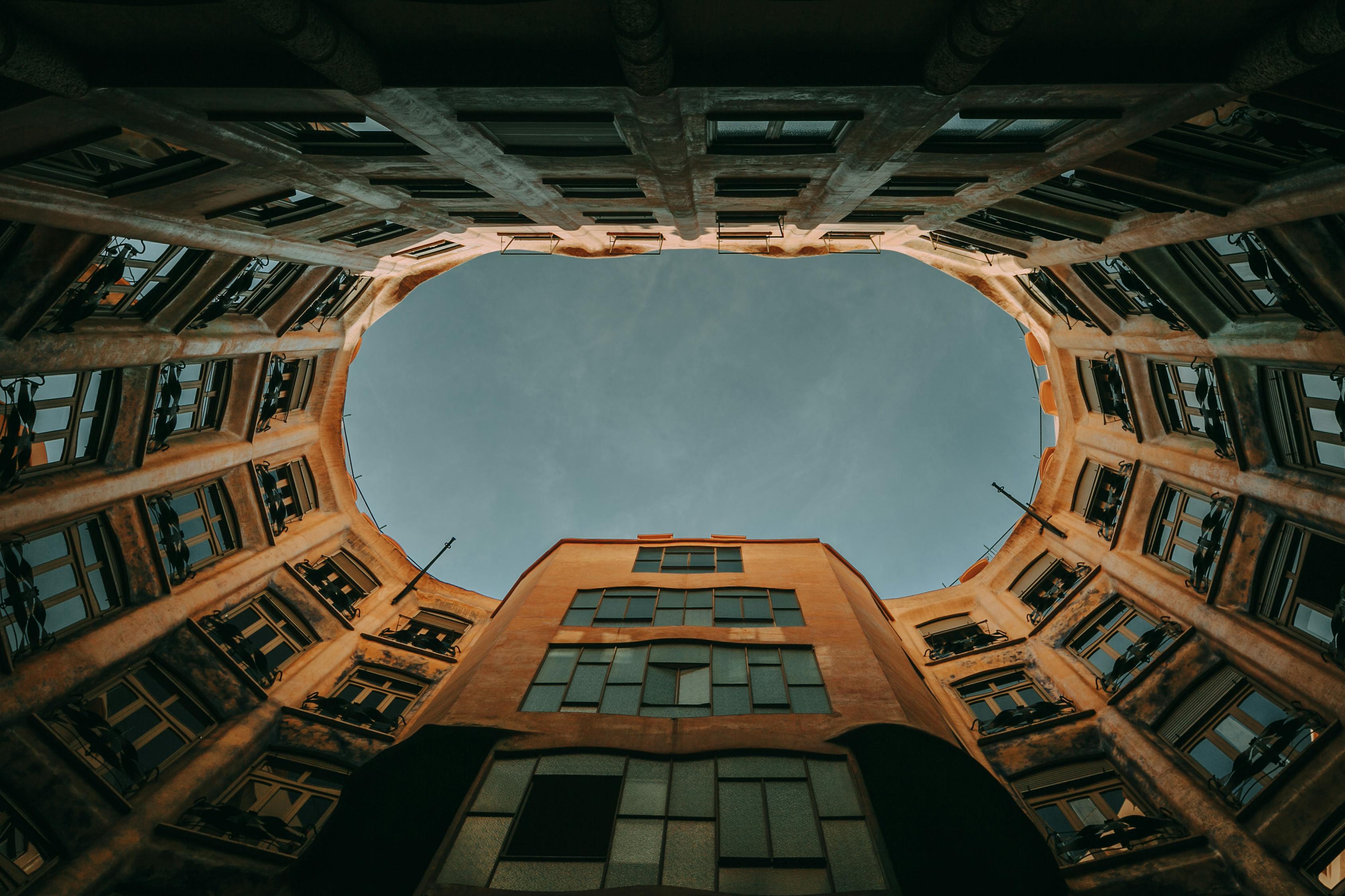 陕建股份：证券事务代表王文康辞职